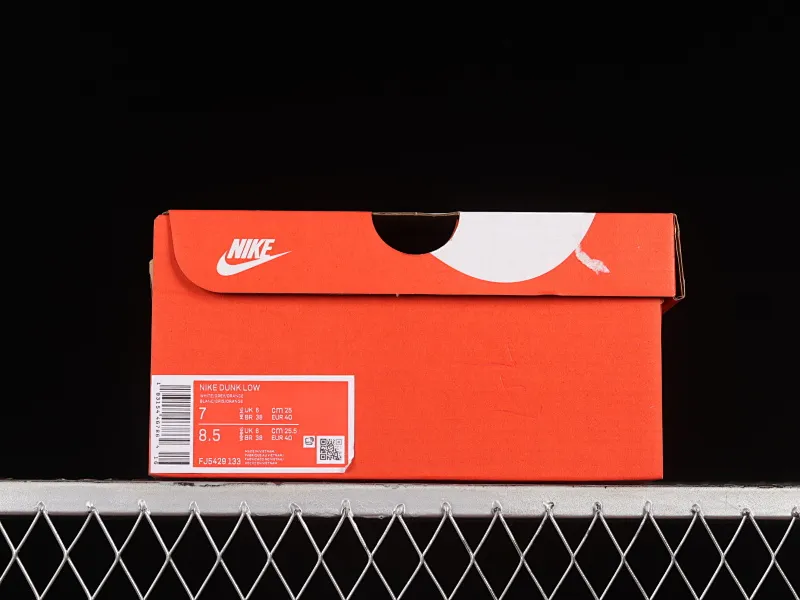 All Categories Nk SB Dunk Series Nk SB Dunk Low Low-top sneakers Cost-effective version Nk Dunk Low 85 "Athletic Department" First year gray and red color SB low-top sports and leisure sneakers FJ5429-133